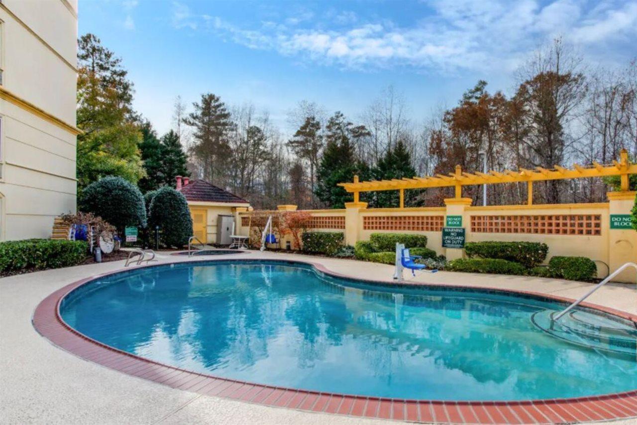 La Quinta By Wyndham Raleigh Crabtree Hotel Exterior foto