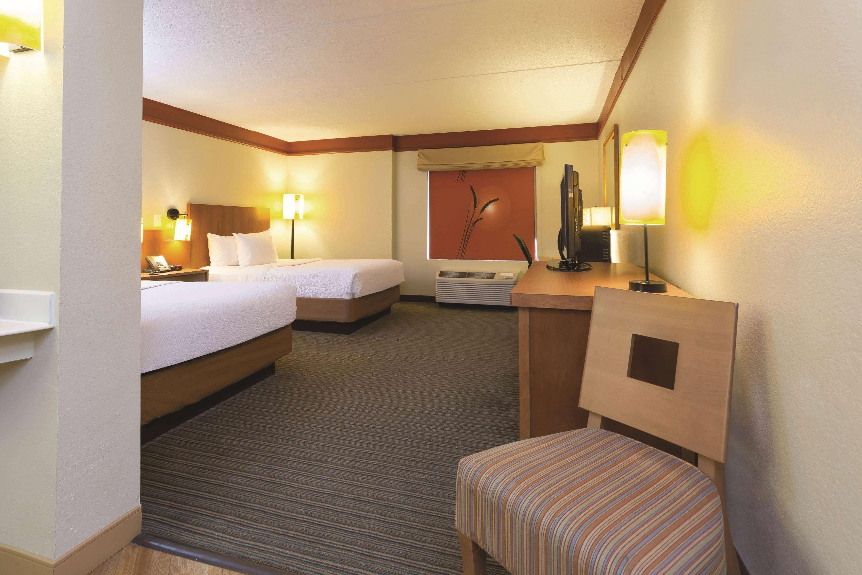 La Quinta By Wyndham Raleigh Crabtree Hotel Exterior foto